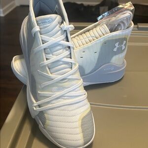 NWT - NEW Under Armour Anatomix White Basketball Shoes - Size 8.5